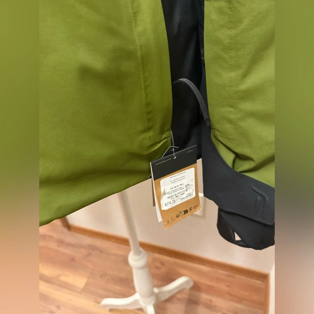 The North Face
Lenado Insulated Jacket - Women's Medium - Picture 3 of 11